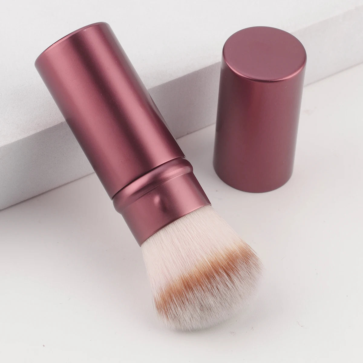 Retractable Mini Powder Brush – Portable & Multifunctional