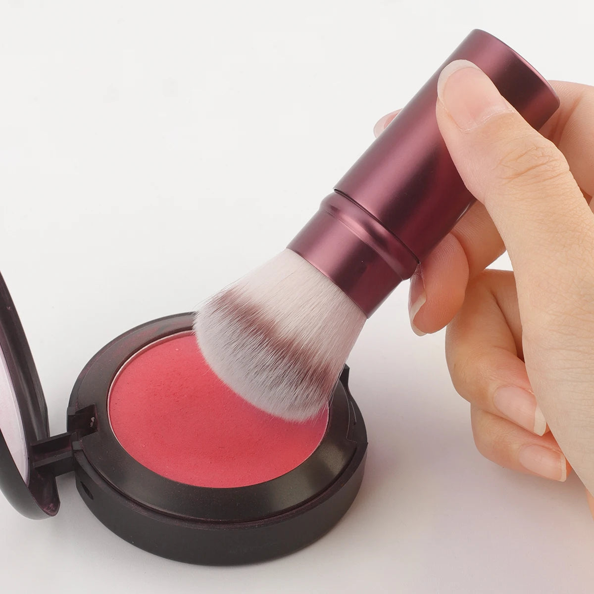Retractable Mini Powder Brush – Portable & Multifunctional